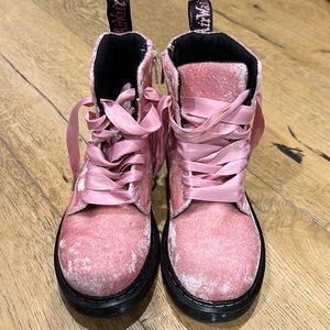 Practically new Dr. Martens. 💗
